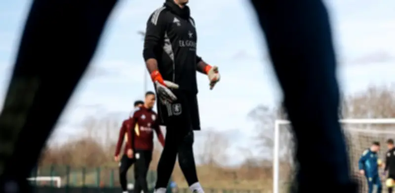 Dibu Martínez investigado por la FA: riesgo de sanción por vínculos con apuestas