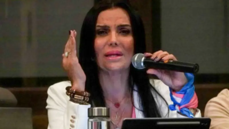 Diputada de la CDMX es captada en sesión virtual mientras la peinan en estética