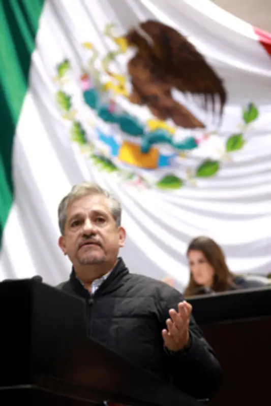 Diputado morenista vive en lujoso residencial cuestionado por Sheinbaum por uso de agua