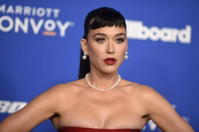 Diseñadora mexicana triunfa en batalla legal contra Katy Perry en Australia