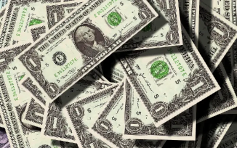 Dólar se fortalece y presiona al peso por tensiones geopolíticas en Medio Oriente