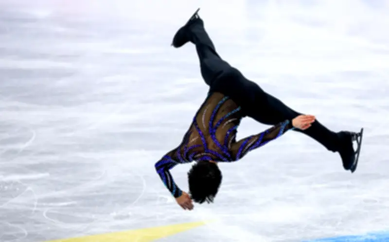 Donovan Carrillo se clasifica para la Final del Mundial de Patinaje Artístico en Praga