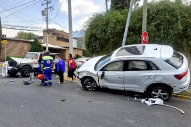 Dos conductoras sufren accidentes viales en menos de media hora en Nuevo León