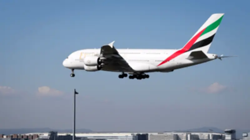 Dubái reanuda parcialmente operaciones tras suspensión por misiles y drones iraníes