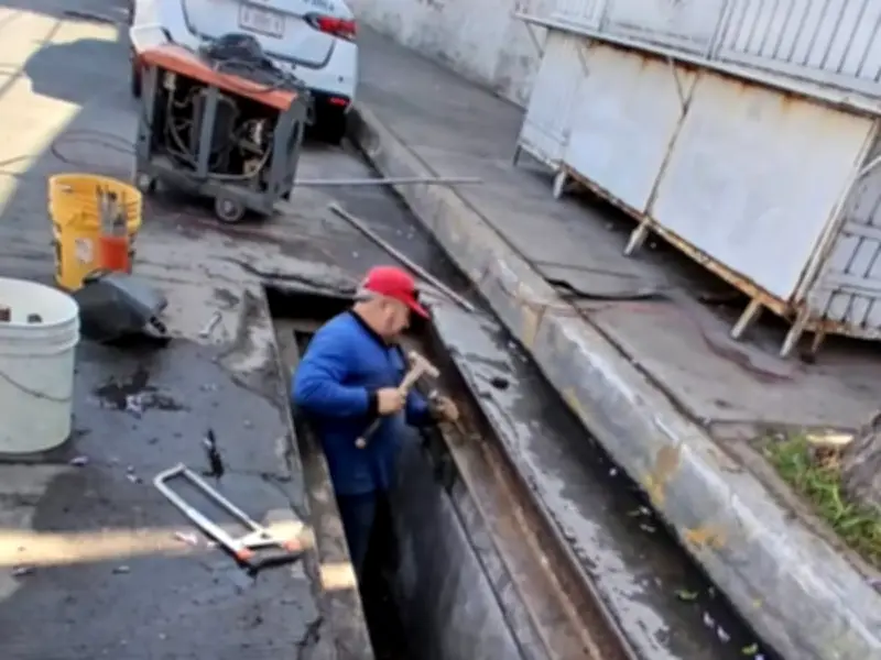 Ecatepec intensifica limpieza de drenaje para prevenir inundaciones en temporada de lluvias