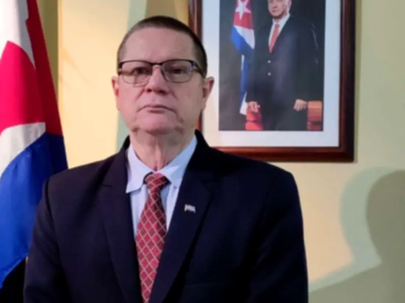 Ecuador expulsa a todo el personal diplomático cubano y retira a su embajador en La Habana