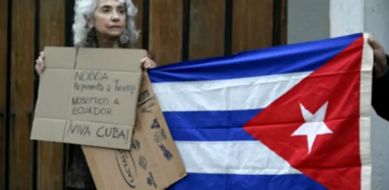 Ecuador expulsa al embajador cubano declarándolo persona non grata