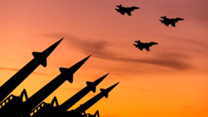 EE.UU. despliega tecnología militar de punta en guerra contra Irán: drones, torpedos y bombarderos