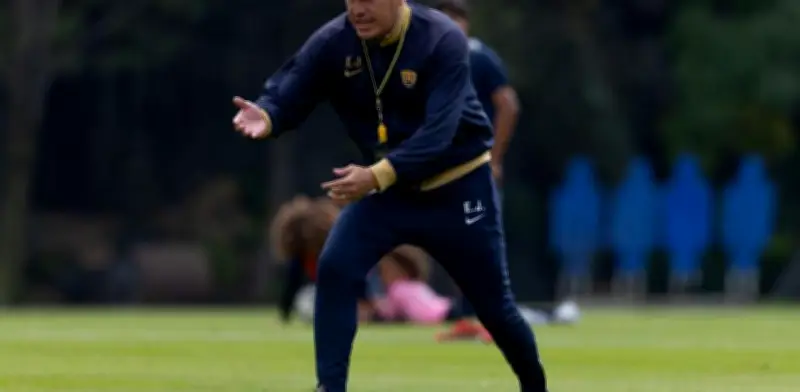 Efraín Juárez adopta a Ícaro, un perro que inmortaliza su famosa metáfora futbolística