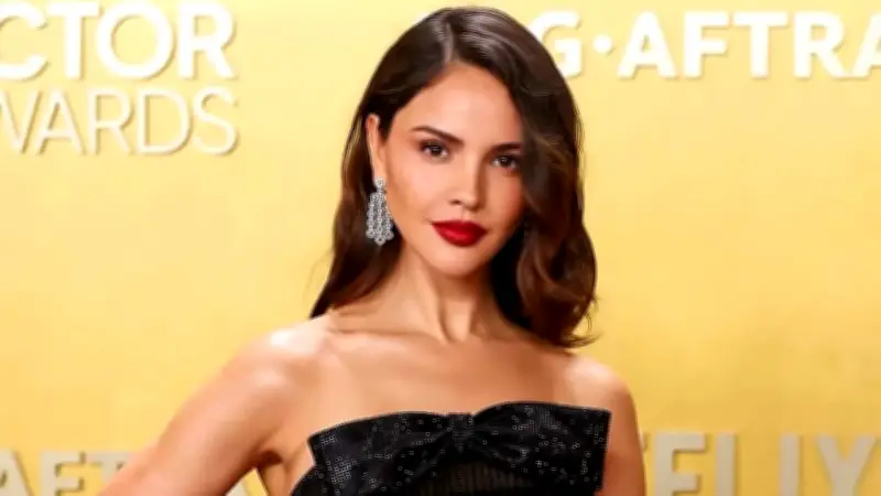 Eiza González enseña la pronunciación correcta de su nombre en los Oscar 2026
