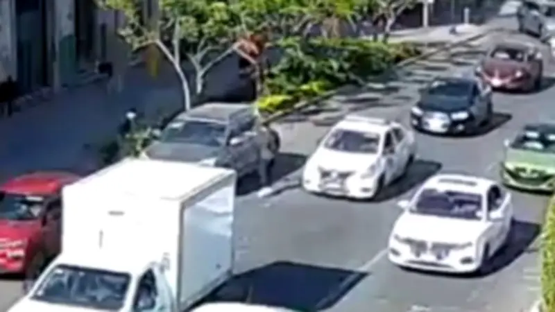 Ejecutan a hombre frente a Presidencia Municipal de Irapuato; video del ataque circula en redes