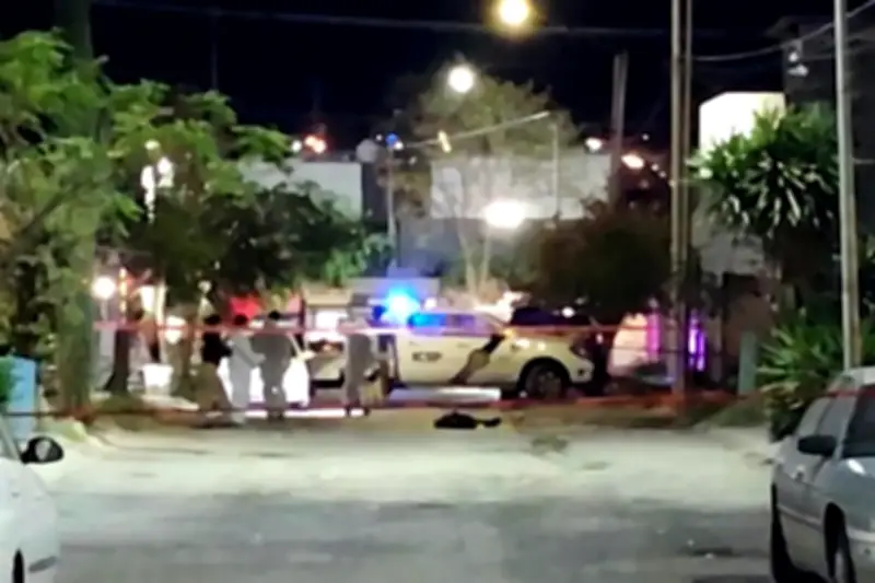 Ejecutan a joven en ataque armado y lesionan a transeúnte inocente en incidente violento