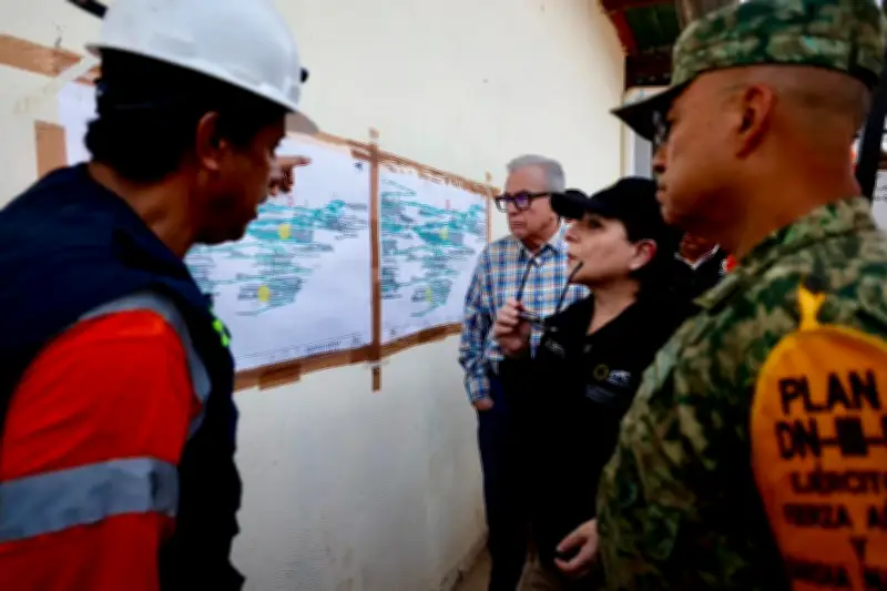 Ejército despliega especialistas en rescate para mineros atrapados en Sinaloa