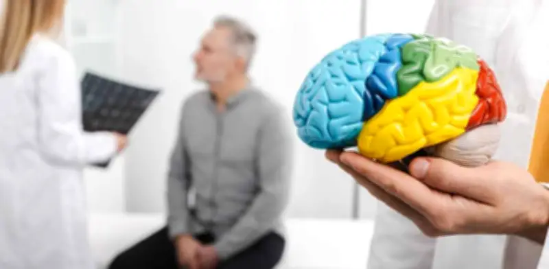 El Alzheimer: Una Batalla Contra el Tiempo que Desgasta a Pacientes y Cuidadores