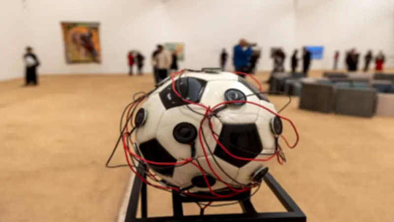 El fútbol como arte: Museo Jumex inaugura exposición rumbo al Mundial 2026