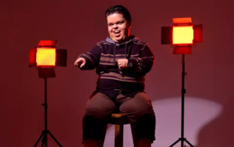 El Jimmy celebra su cumpleaños con un 'roast' de comedia en Zapopan: humor sin filtros