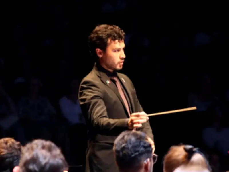 El liderazgo invisible: la compleja realidad de los directores de orquesta en Jalisco