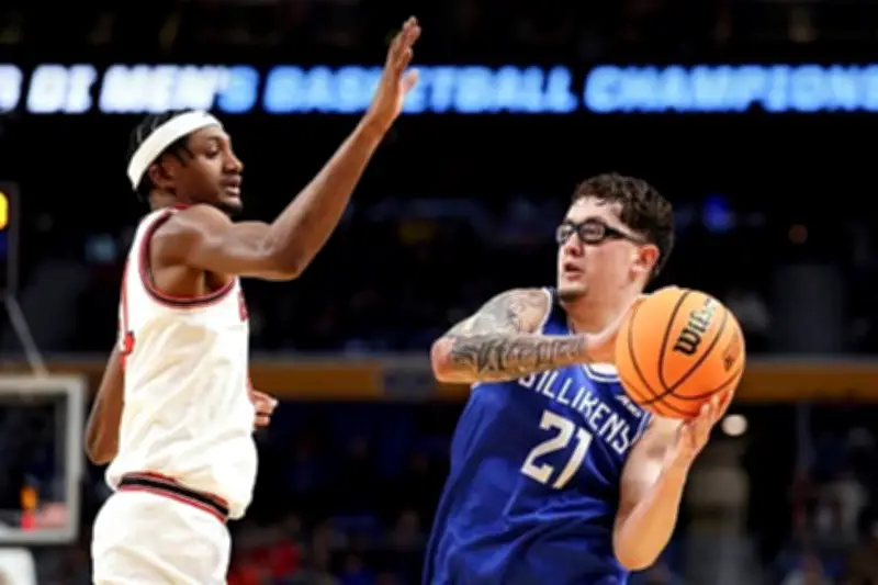 El mexicano Avila destaca en el baloncesto universitario de Estados Unidos