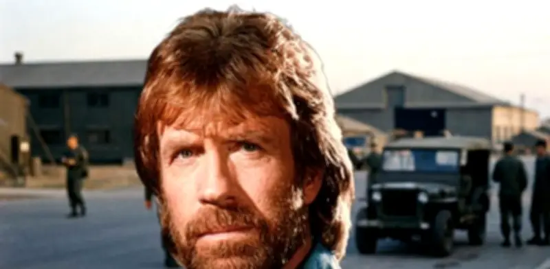El Origen Militar del Apodo 'Chuck': La Historia Oculta de Carlos Ray Norris