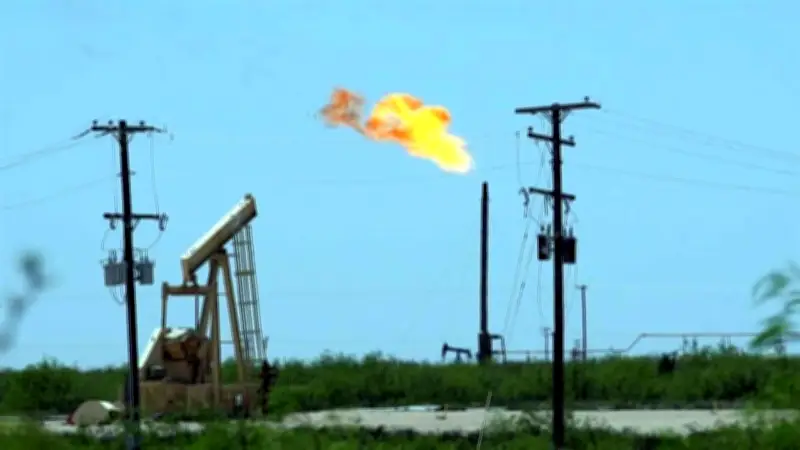 El Precio del Petróleo se Dispara: Impactos en la Economía y el Consumo