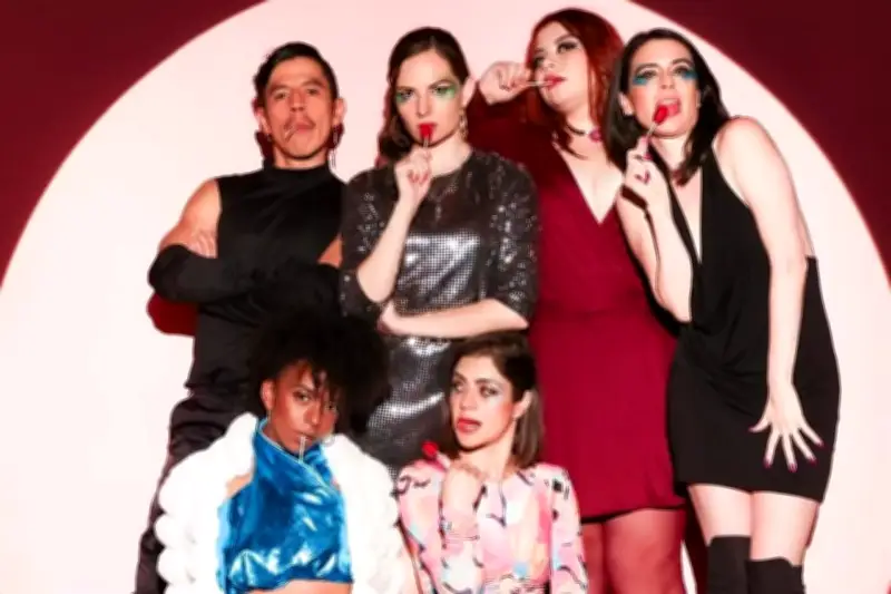 El Teatro Mexicano Cuestiona los Cánones de Belleza en una Nueva Obra Crítica