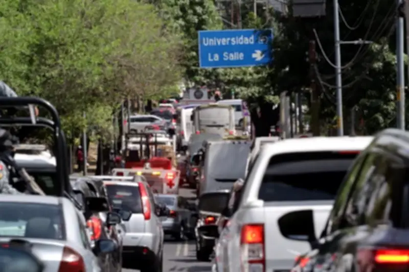 El tráfico colapsa la Ciudad de México por el concierto de Peso Pluma en el Estadio Azteca
