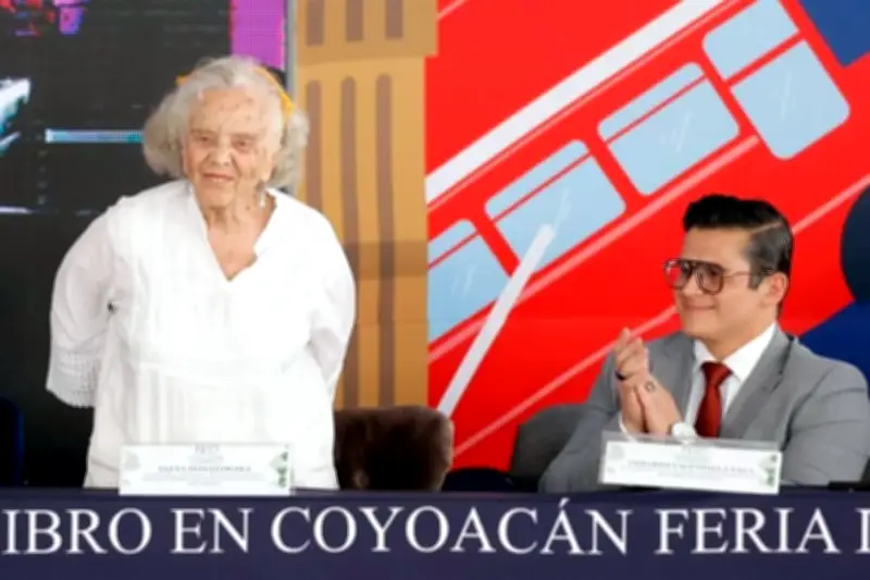 Elena Poniatowska afirma 'Estoy bien, puedo trabajar' tras sufrir una caída