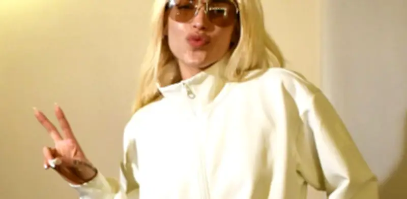 Elena Rose: De compositora de estrellas a ídolo solista que arrasa en CDMX