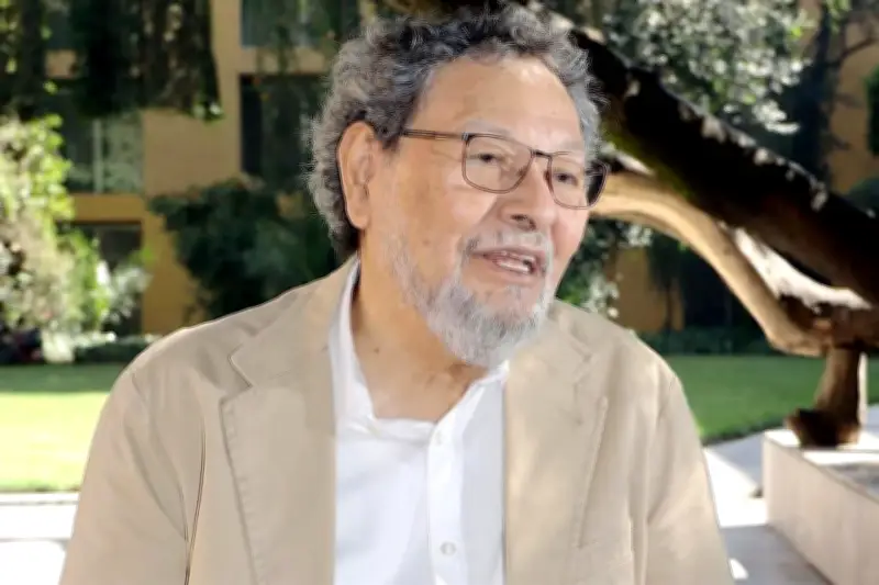 Elmer Mendoza presenta su nueva novela 'El asesino solitario' en la FIL