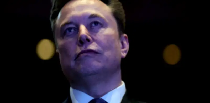 Elon Musk advierte: La programación tradicional desaparecerá en 2026 por la IA