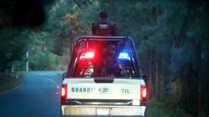 Emboscan y hieren a un oficial policial en ataque armado en la sierra de Michoacán