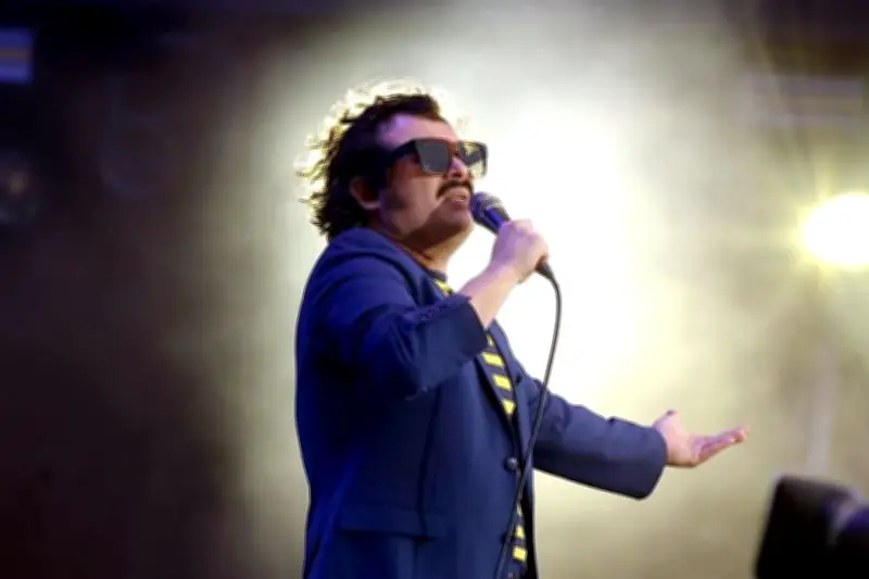 Enjambre eleva la vibra en Pal Norte con un concierto electrizante