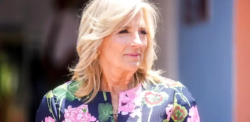 Escolta de Jill Biden sufre disparo accidental en aeropuerto de Filadelfia