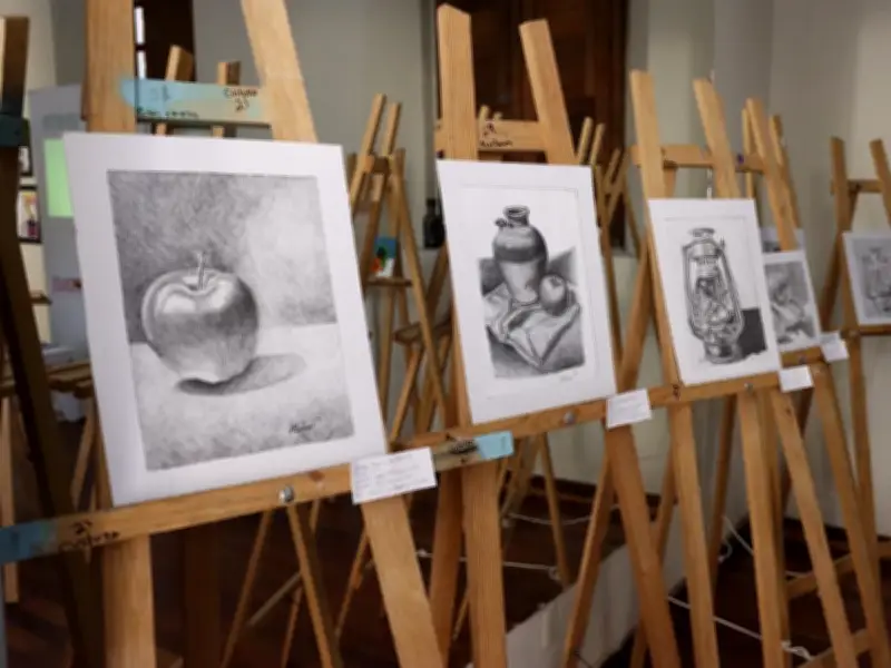 Escuela de Artes Plásticas celebra graduación y anuncia inscripciones para marzo