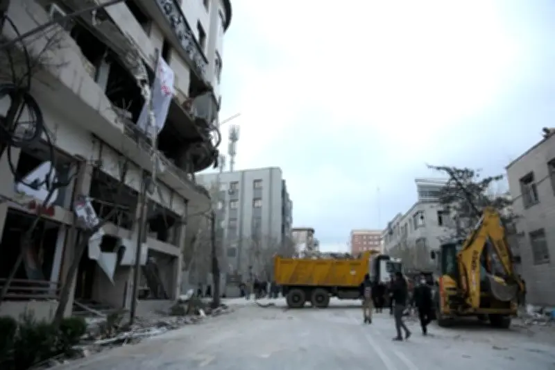 Estados Unidos e Israel Atacan Instalación Universitaria en el Centro de Irán