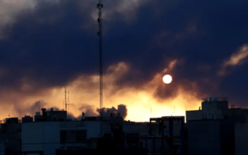 Estados Unidos e Israel intensifican bombardeos contra Irán en conflicto que deja más de mil muertos