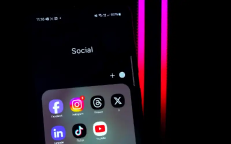 Estudio global revela: Uso excesivo de pantallas en jóvenes se vincula con problemas de salud mental y académicos