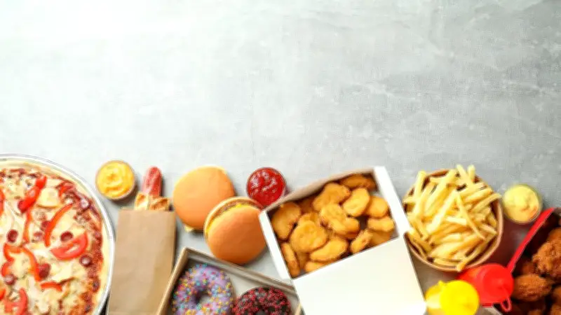 Estudio revela que los alimentos ultraprocesados dañan la salud ósea y aumentan riesgo de fracturas