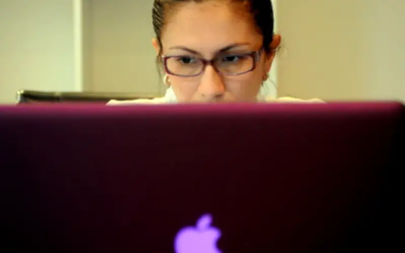 Estudio revela que mujeres tienen 19% menos probabilidades de liderar en Latinoamérica