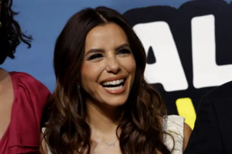 Eva Longoria advierte sobre riesgos en fusión de Warner Bros. Discovery y Paramount