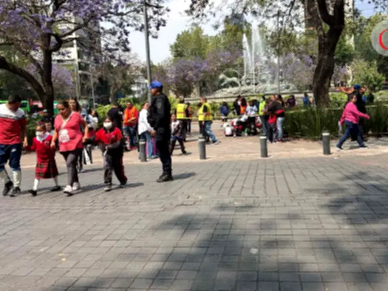 Evacúan a 600 estudiantes por presunta fuga de gas en la Glorieta de Cibeles, Roma