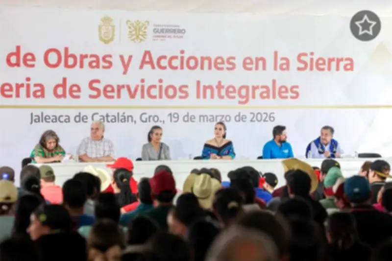 Evelyn Salgado entrega obra pública en Jaleaca de Catalán, Guerrero
