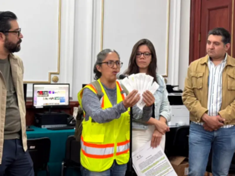 Ex trabajadora denuncia precariedad en programa de limpieza de CDMX y legisladora propone reforma