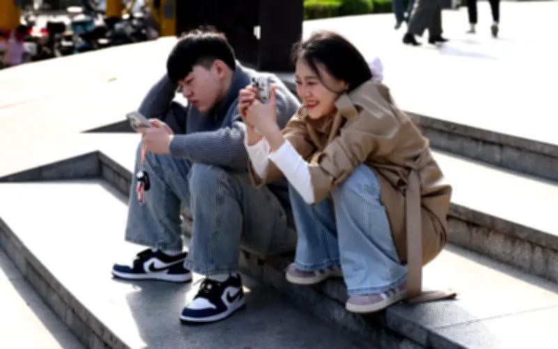 Expertos en Jalisco alertan sobre adicción a redes sociales por diseño adictivo