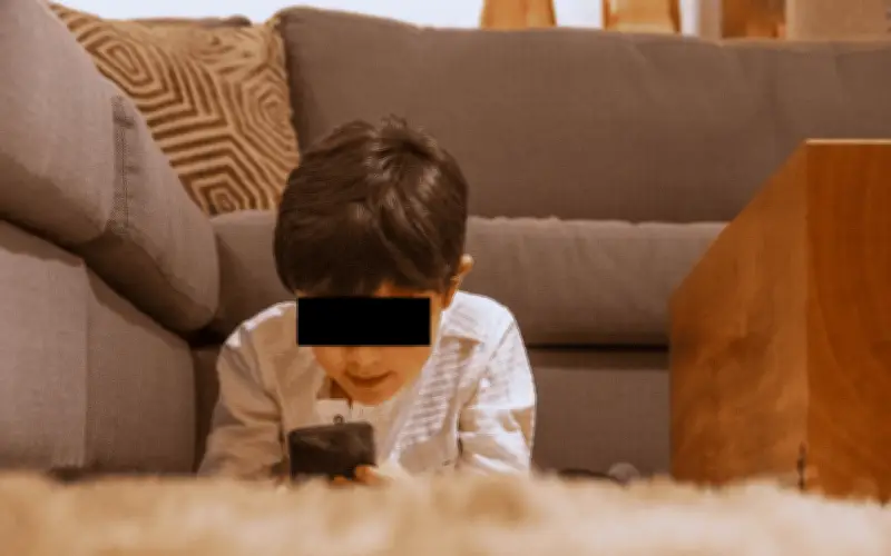 Expertos en Jalisco analizan uso de celulares en aulas: ¿Prohibición o integración educativa?