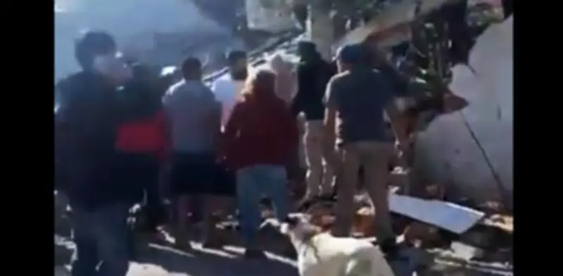 Explosión por fuga de gas en Coacalco deja 8 heridos y vivienda destruida