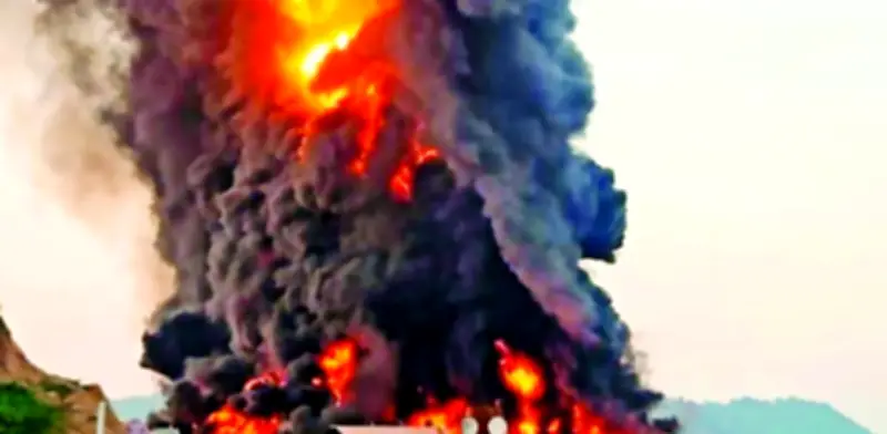 Explosiones en pozo de Pemex en Veracruz obligan a evacuación masiva de más de 600 personas