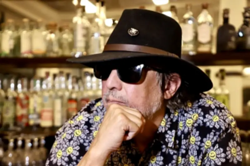 Fadanelli destaca la crítica como pilar esencial para la sociedad mexicana