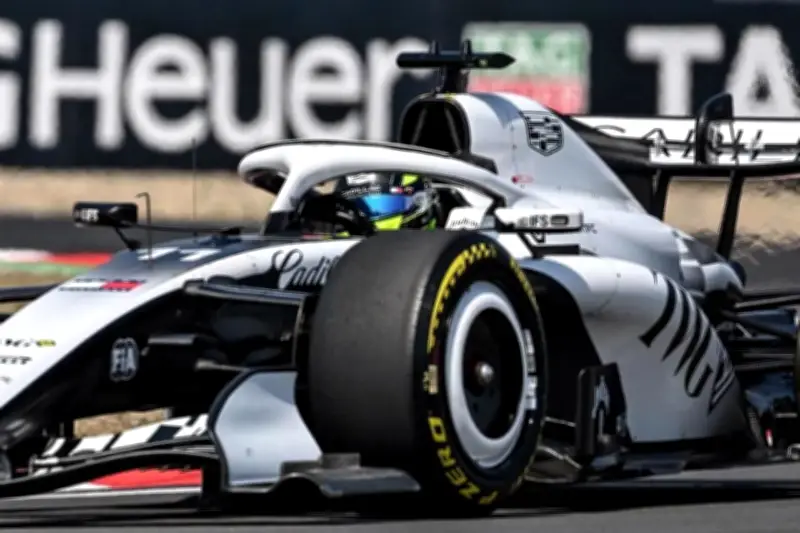 Falla mecánica frustra a Checo Pérez en Miami, pero competirá en la Sprint