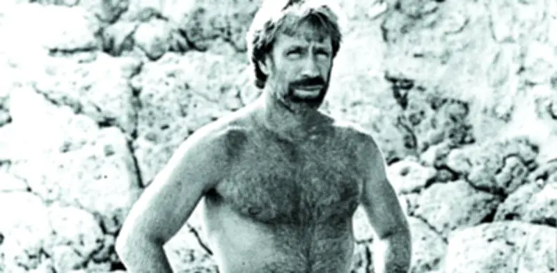 Fallece Chuck Norris, leyenda del cine de acción y fenómeno de internet a los 86 años